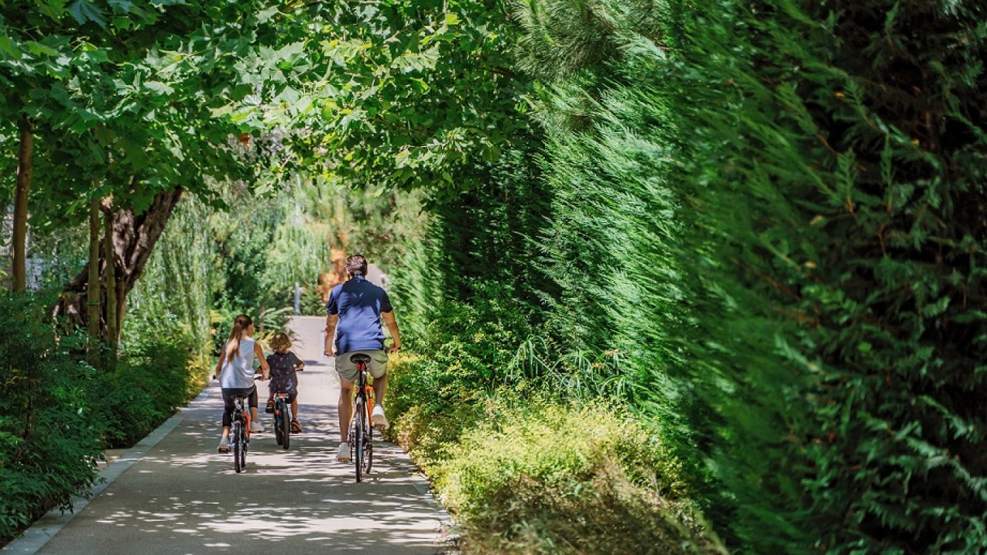 family biking Ikos Dassia