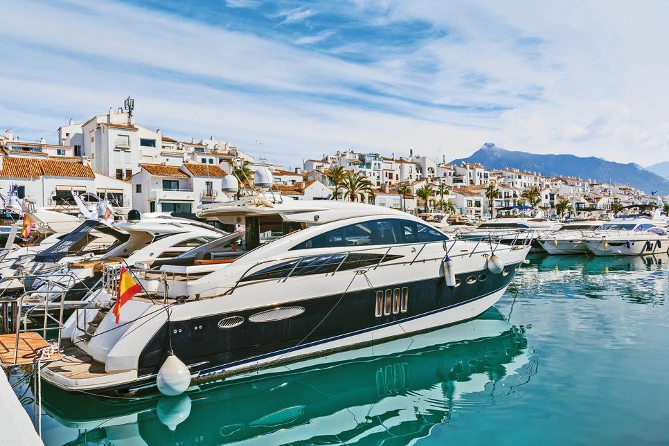 View along the beach, Puerto Banus, Marbella, Costa del Sol, Malaga  Province, Andalucia, Spain, Western Europe Stock Photo - Alamy